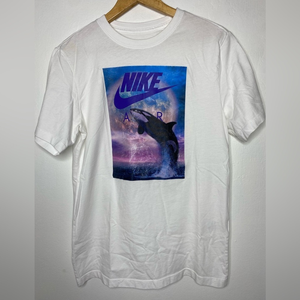 The Nike tee graphic Whale White tee Size Small Size Small
Unisex